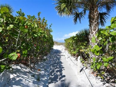 Beautiful Siesta Key Vacation Condo Walk to Beach with Pool